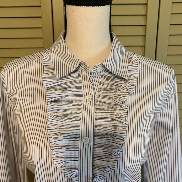 Tuxedo Ruffled Tailored Top - Picture 14 of 16